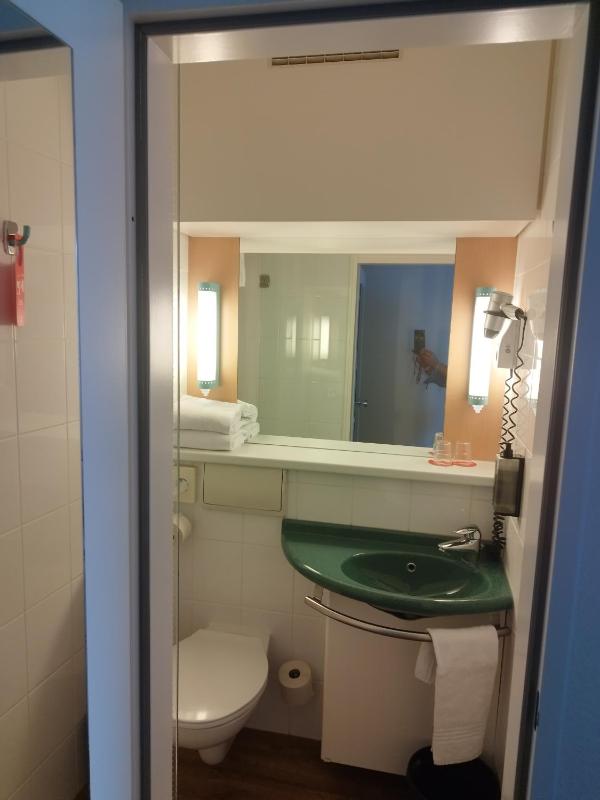 Standard Double Room image 3