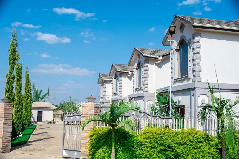 Lusaka Luxe - Your Private Oasis Awaits in the Heart of Zambia - image 14