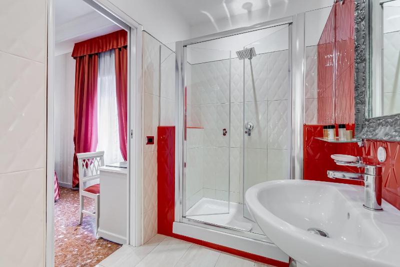 Standard  Double or Twin Room image 4