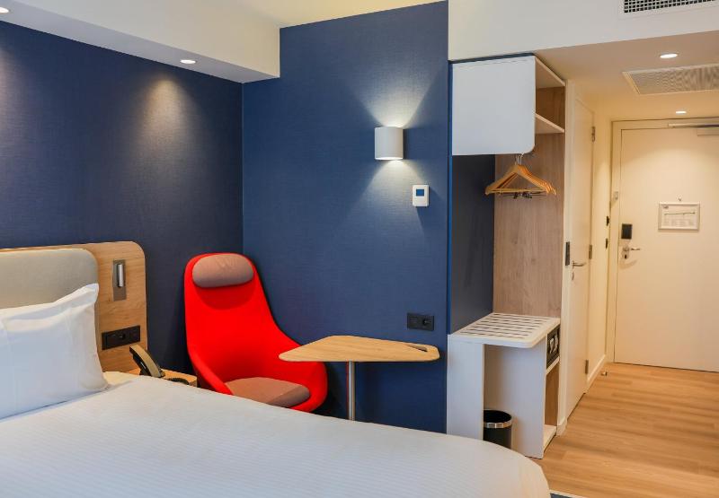 Standard Room image 4