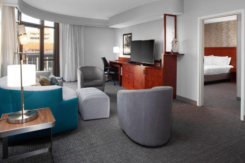 One-Bedroom King Suite image 2