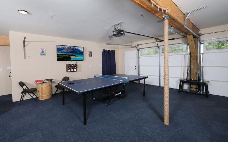 Smoky Mountain Lake Retreat - image 7