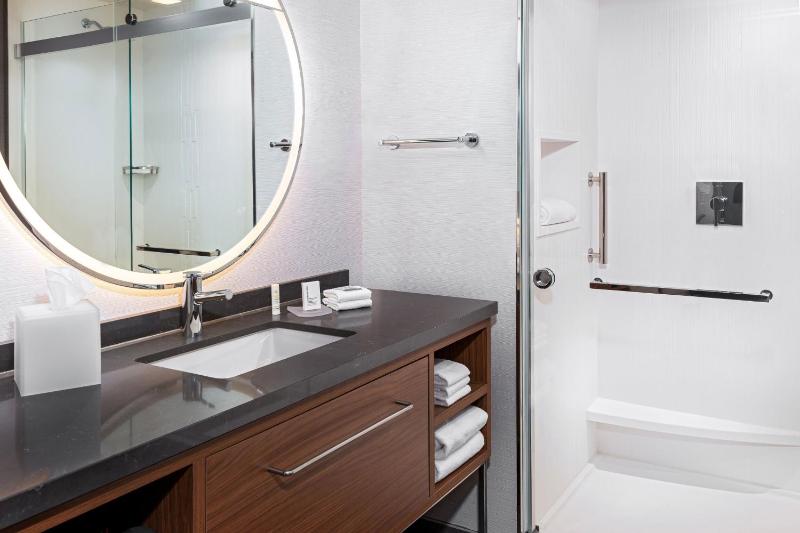 Courtyard by Marriott Atlanta Midtown - image 13