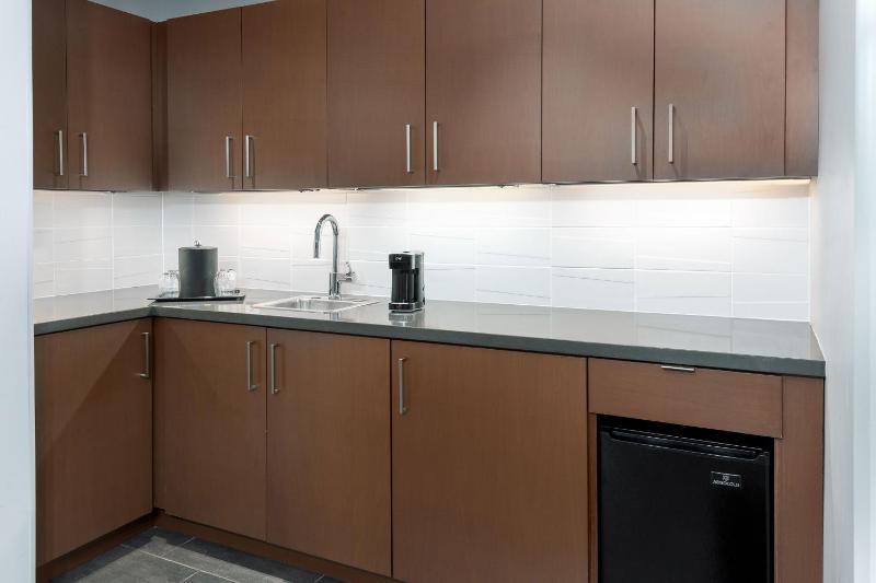 Courtyard by Marriott Atlanta Midtown - image 12