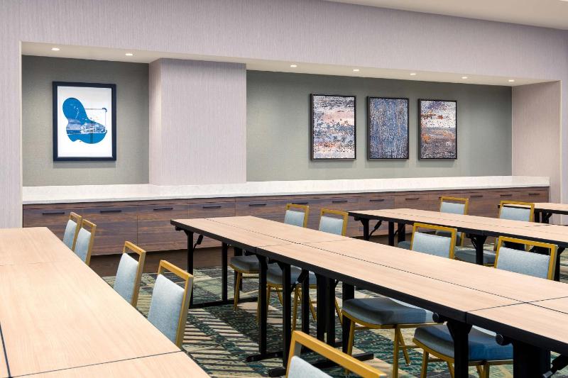 Courtyard by Marriott Atlanta Midtown - image 3