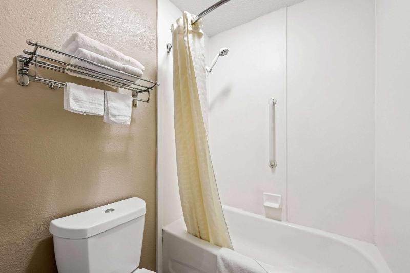 King Room - Non-Smoking image 3
