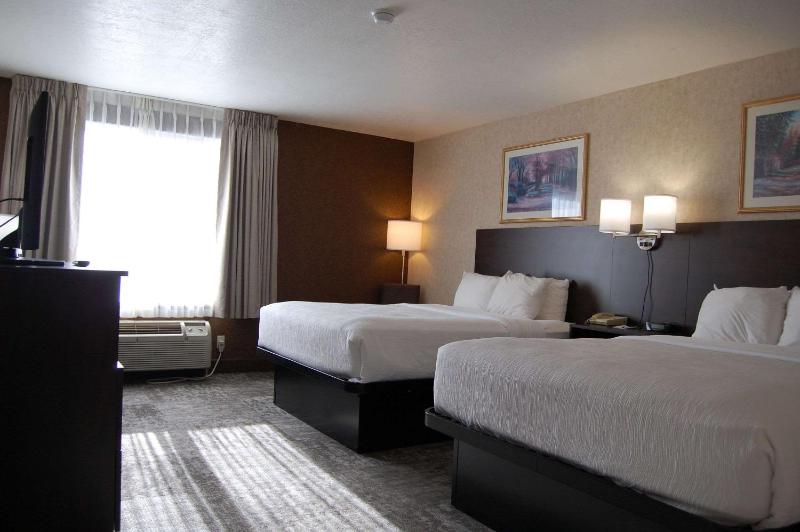 Queen Room with Two Queen Beds - Non-Smoking image 3