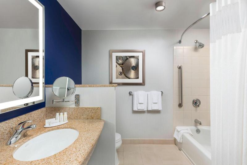 Courtyard by Marriott Austin Downtown/Convention Center - image 10