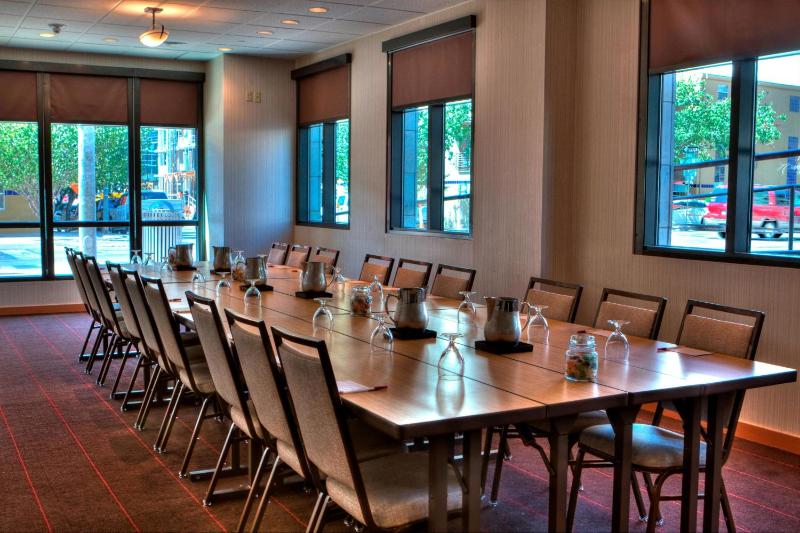 Courtyard by Marriott Austin Downtown/Convention Center - image 29