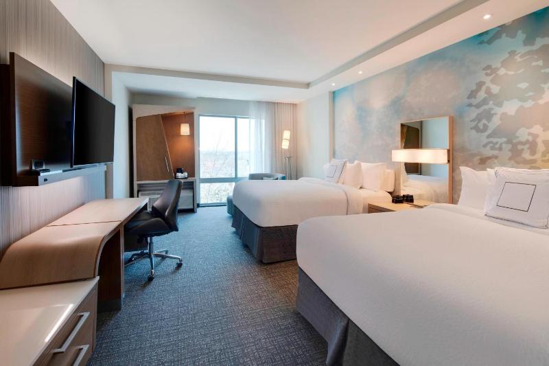Guest room, 2 Queen, City view image 4