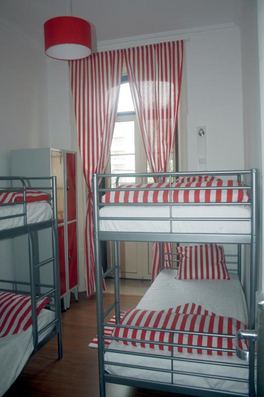4-Bed Mixed Dormitory Room image 3