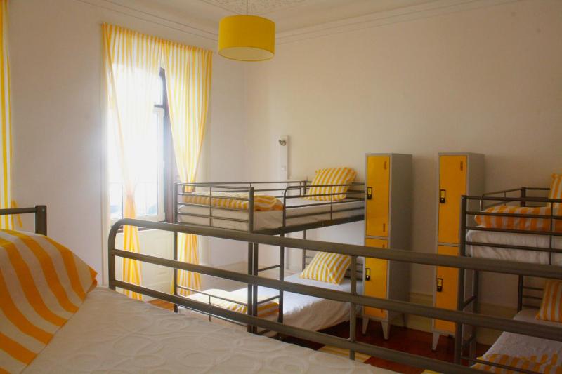 6-Bed Mixed Dormitory Room image 3