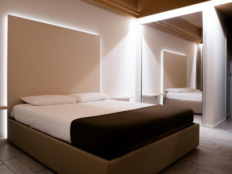Rimmel Motel - image 11