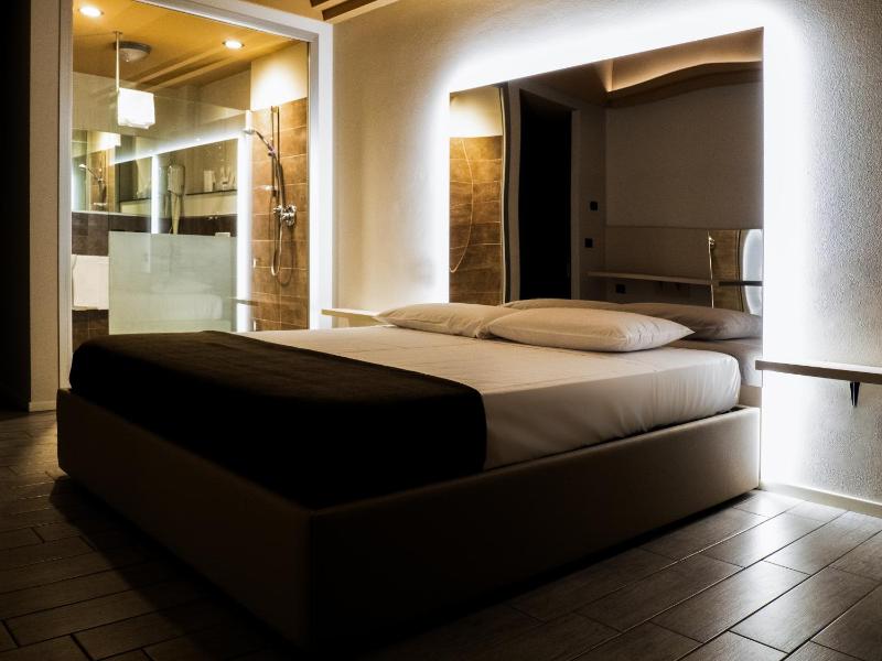 Superior Double Room image 2