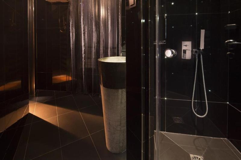 Deluxe Double Room image 2