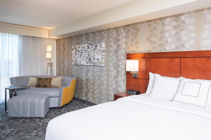 King Room with Sofa Bed - Hearing Accessible image 4