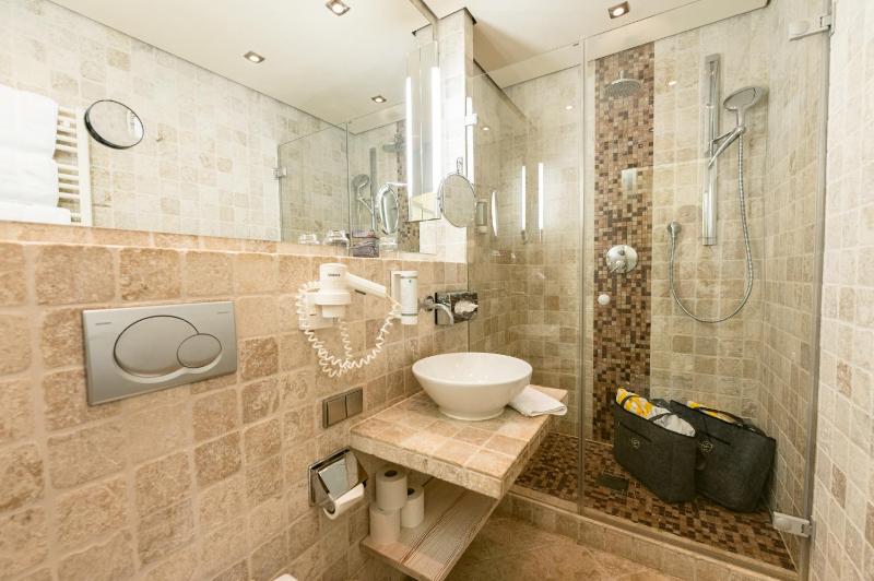 Double Room image 3