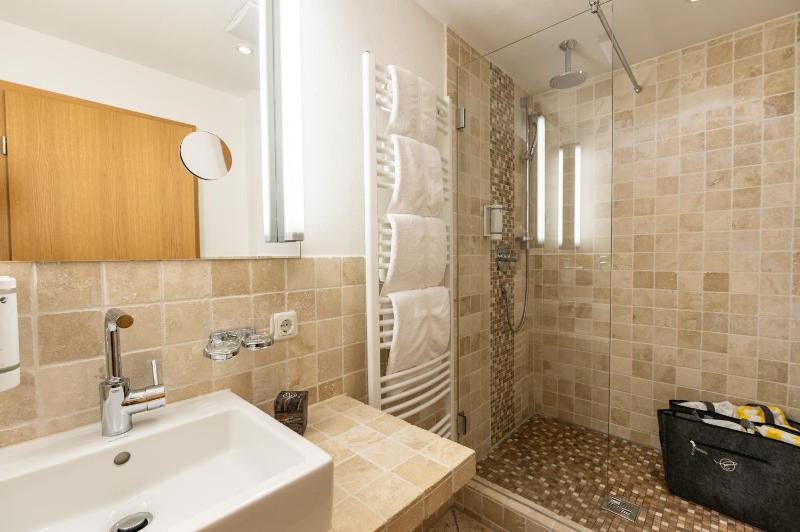 Deluxe Suite image 4