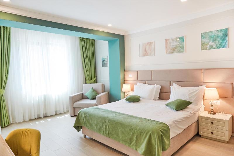 Double Room with Extra Bed image 3
