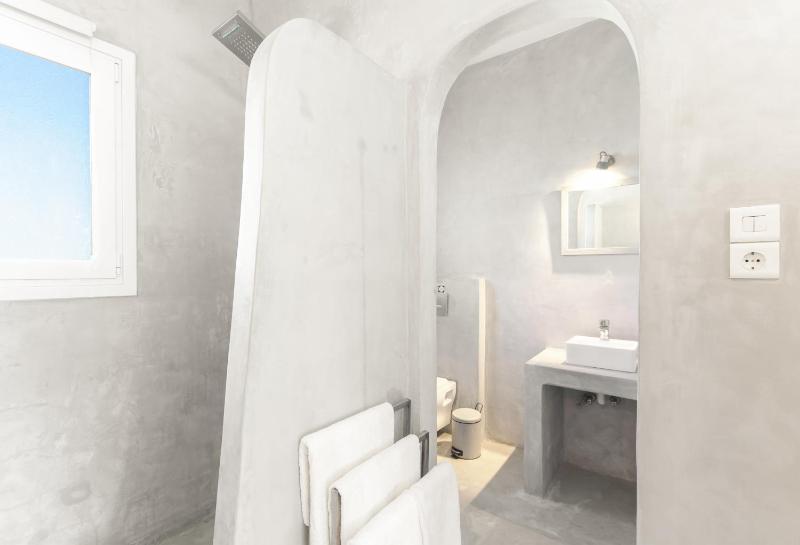 Double Room with Balcony image 1