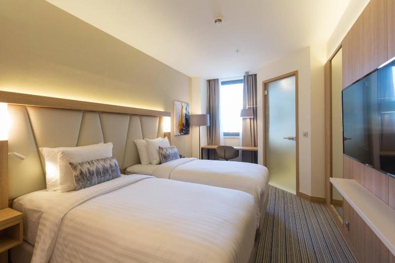 Standard, Guest room, 2 Twin/Single Bed(s), City view image 4