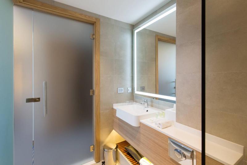Deluxe, Guest room, 2 Twin/Single Bed(s), City view image 4