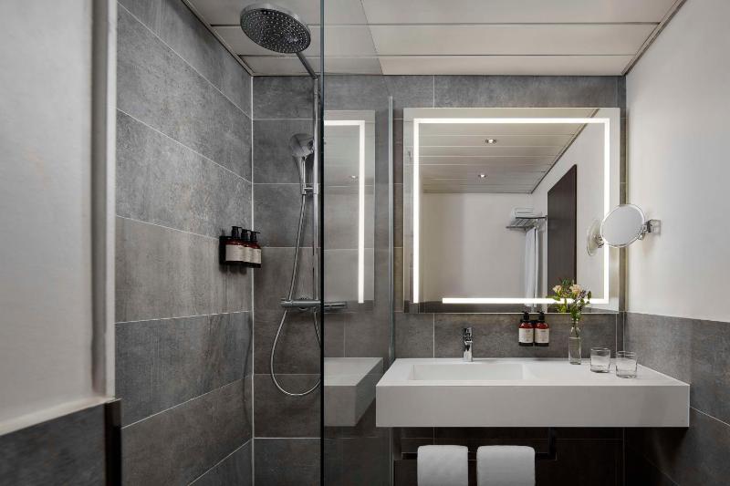 Superior Double or Twin Room image 4