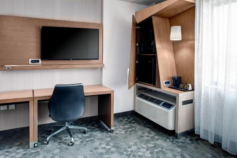 One Bedroom King Suite image 3