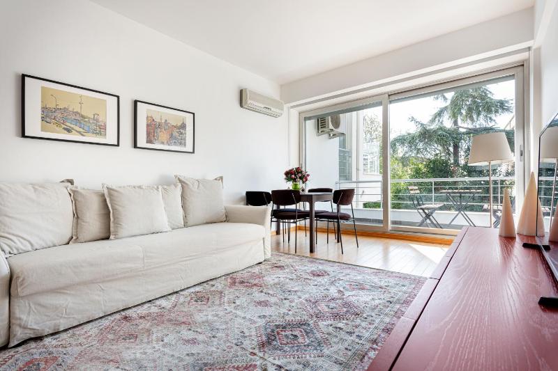 Apartment with Garden View image 1