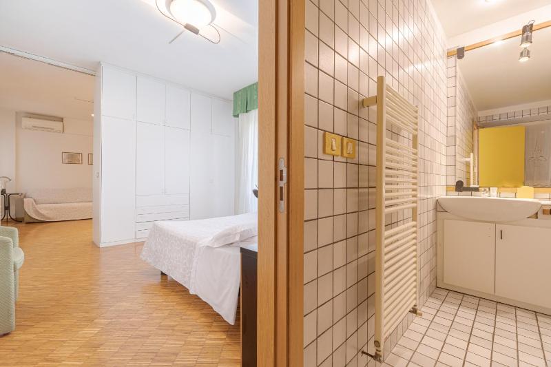 Classic Apartment image 4