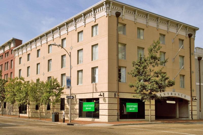 Courtyard by Marriott New Orleans Warehouse Arts District - image 5
