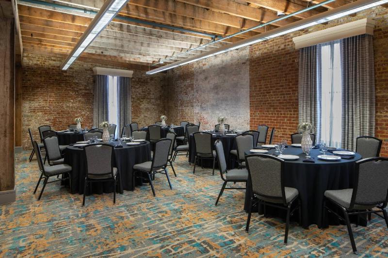 Courtyard by Marriott New Orleans Warehouse Arts District - image 12