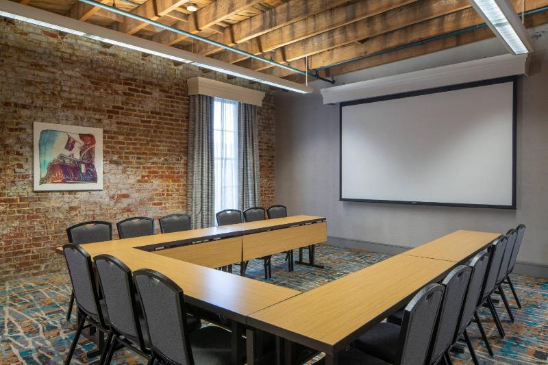 Courtyard by Marriott New Orleans Warehouse Arts District - image 16