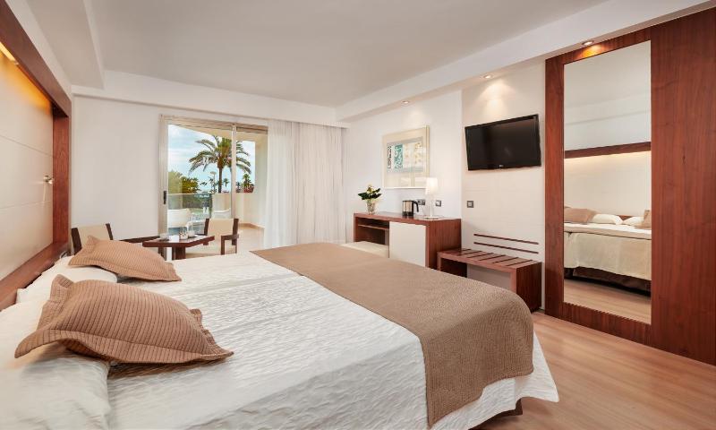 Standard Double Room image 3