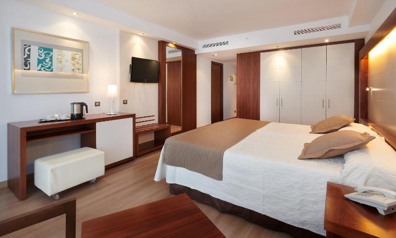 Standard Double Room image 4