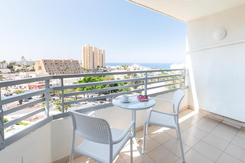 Double Room with Sea View image 3
