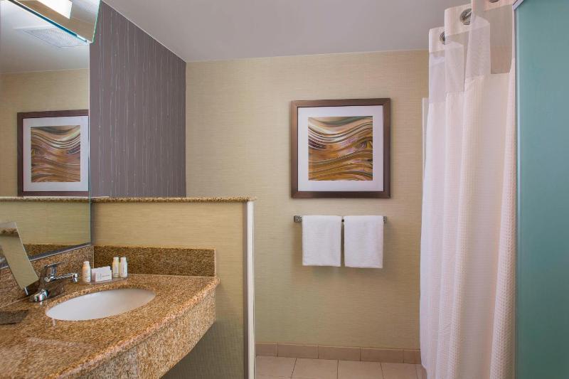 Queen Room with Two Queen Beds - Hearing Accessible image 1
