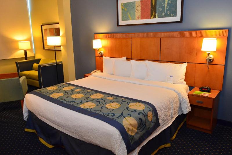 Superior King Room image 3