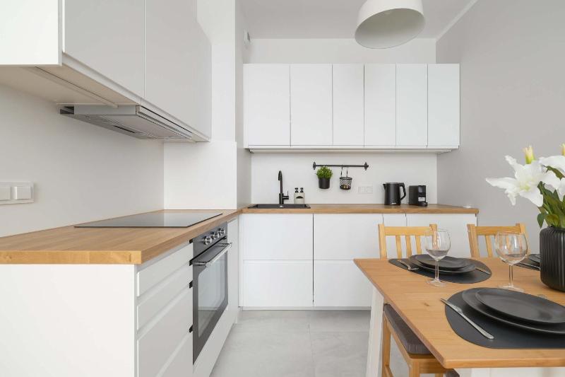 Apartamenty Urban Sunset w Katowicach blisko Spodka i parku z Parkingiem Klimatyzacją i Balkonem by Noclegi Renters - image 12
