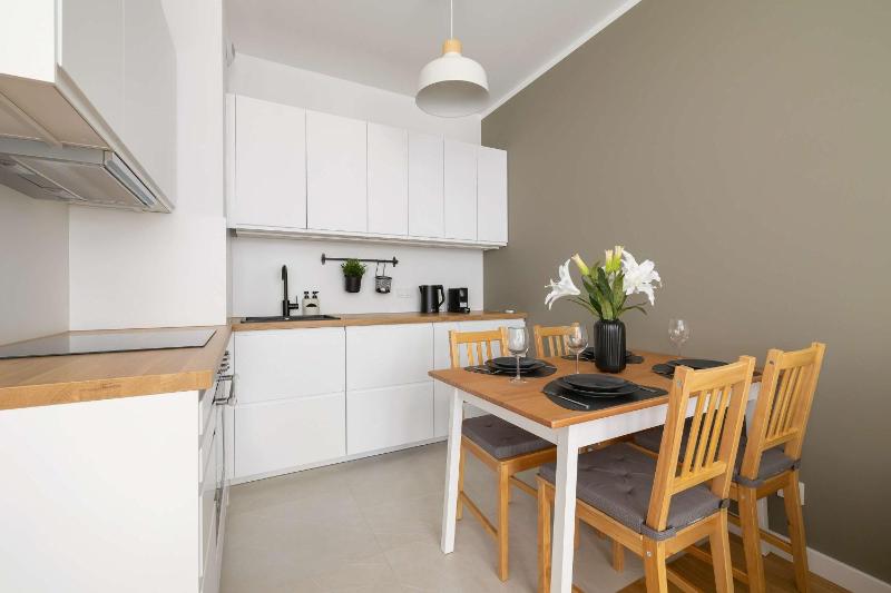 Apartamenty Urban Sunset w Katowicach blisko Spodka i parku z Parkingiem Klimatyzacją i Balkonem by Noclegi Renters - image 9