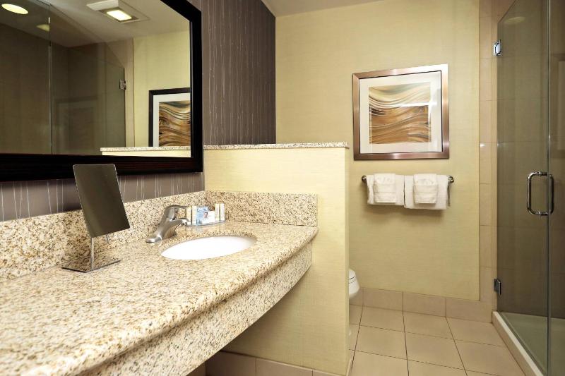 King Room with Sofa Bed and City View image 3