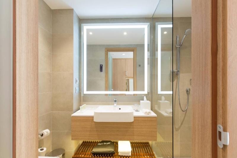 Standard, Guest room, 1 King, City view image 2