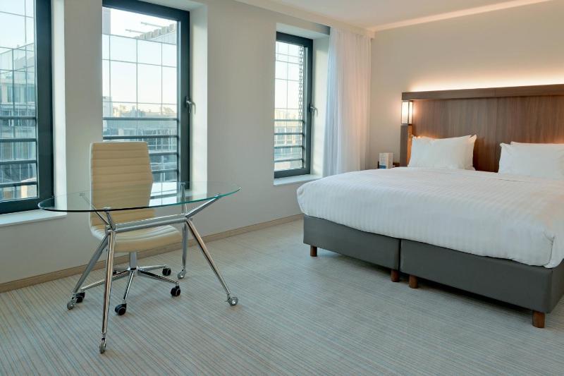 Executive King Room image 3
