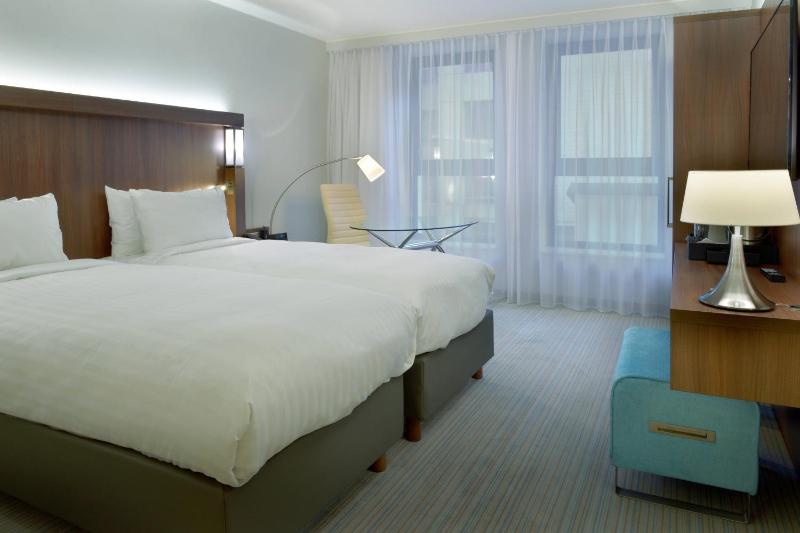 Standard Twin Room image 3