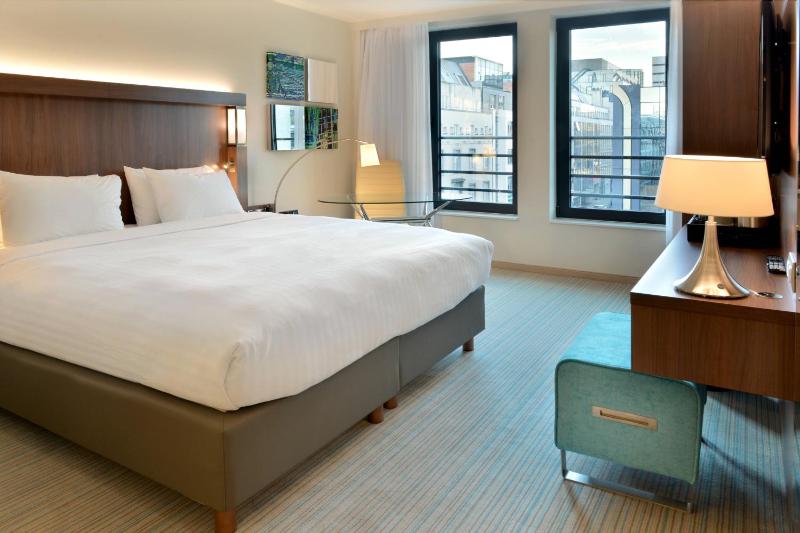 Standard King Room image 1