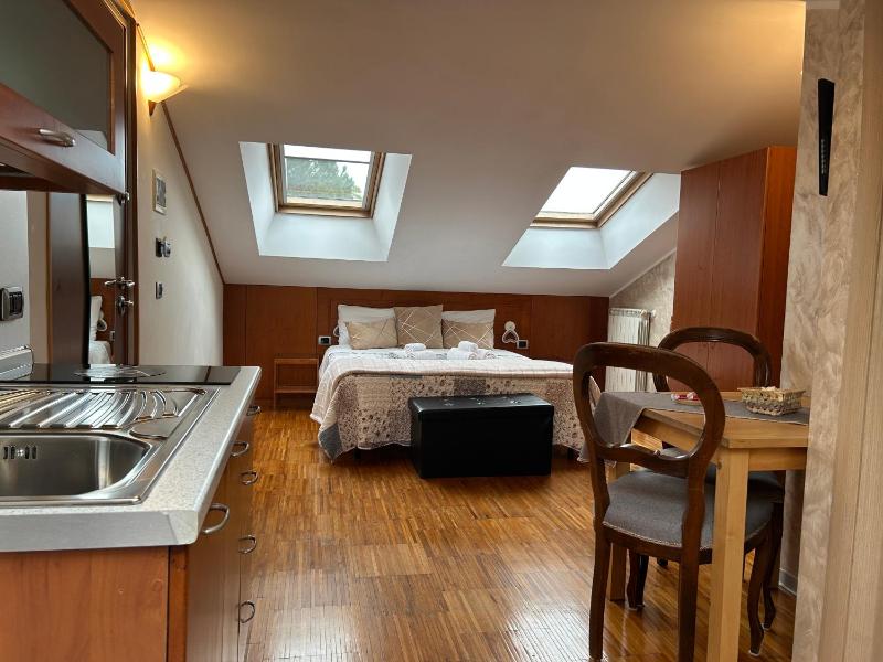 Superior Triple Room image 3