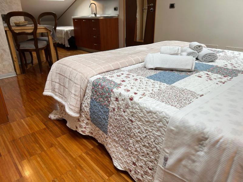 Superior Triple Room image 4