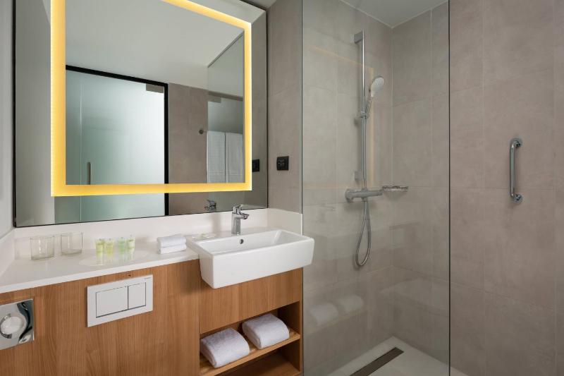 Standard King, Guest room, 1 King image 4