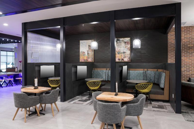 COURTYARD by MARRIOTT HOUSTON HEIGHTS/I-10 - image 4
