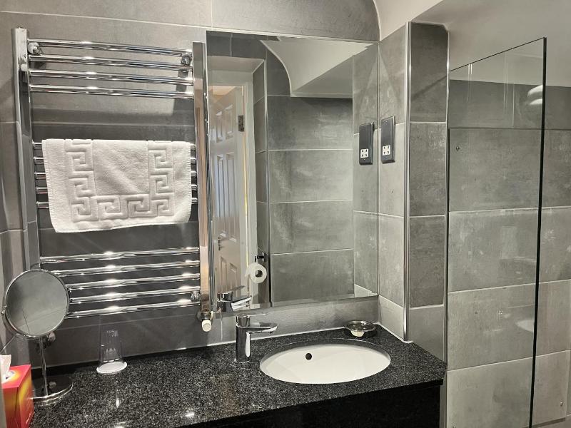 Standard Single Room with Shower image 2